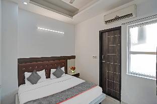 signature hotel noida 62