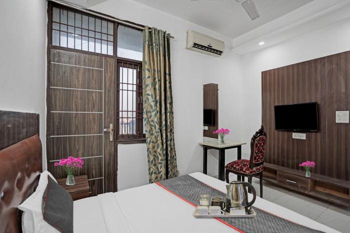 signature hotel noida 62