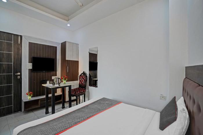 signature hotel noida 62