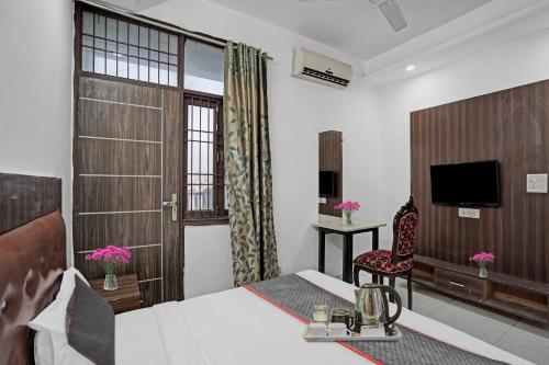 signature hotel noida 62