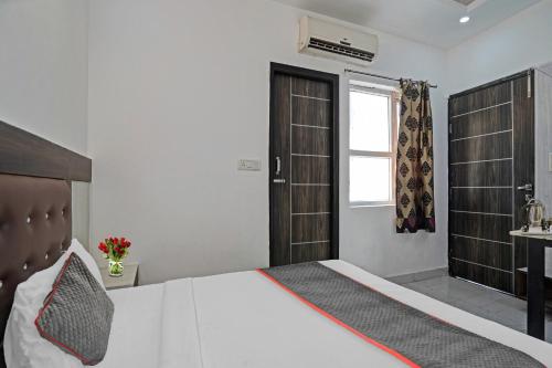 signature hotel noida 62