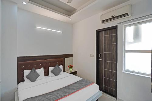 signature hotel noida 62