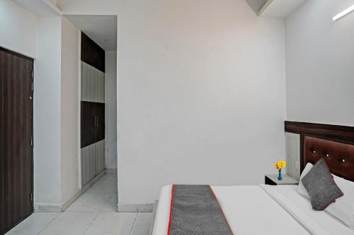 signature hotel noida 62