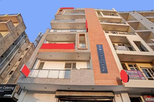 signature hotel noida 62