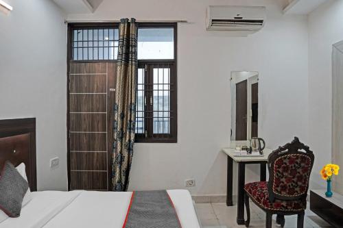 signature hotel noida 62