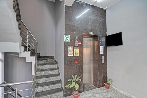 signature hotel noida 62