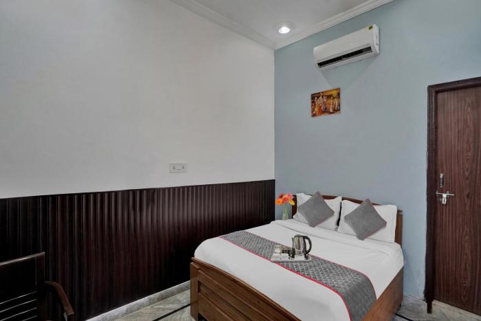 collection o samira residency near botanic garden of indian republic
