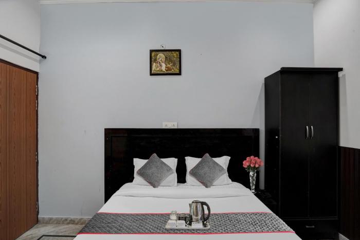 collection o samira residency near botanic garden of indian republic