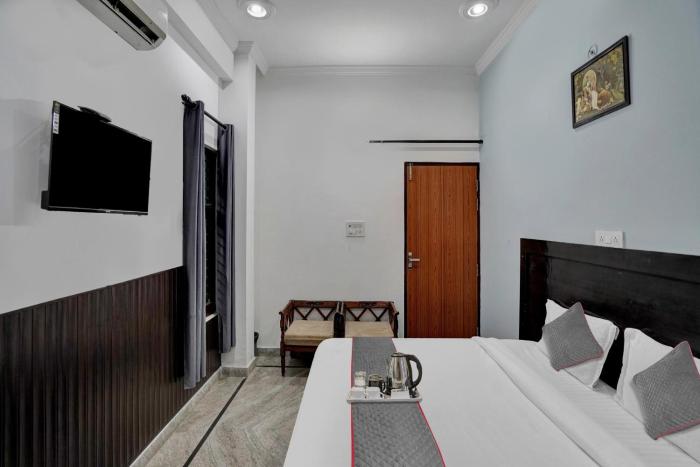 collection o samira residency near botanic garden of indian republic