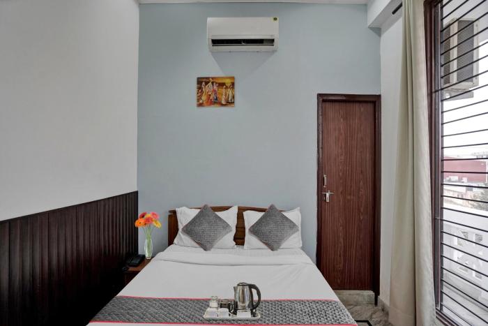collection o samira residency near botanic garden of indian republic