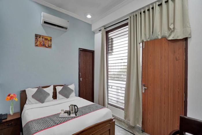 collection o samira residency near botanic garden of indian republic