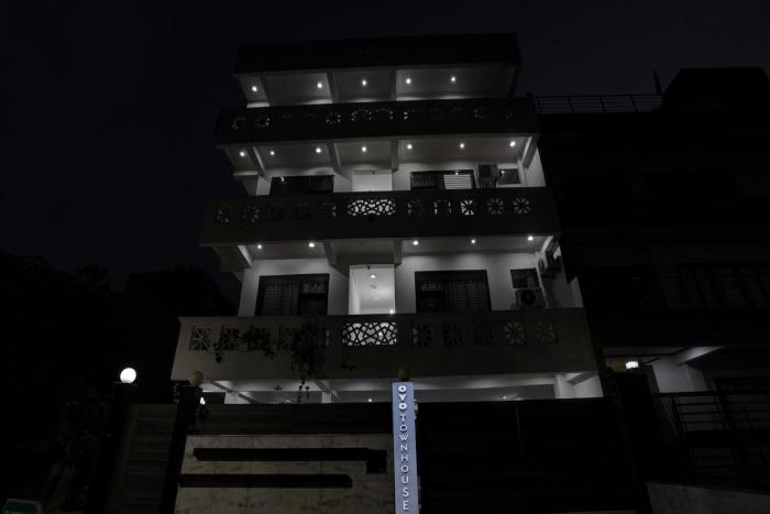 collection o samira residency near botanic garden of indian republic