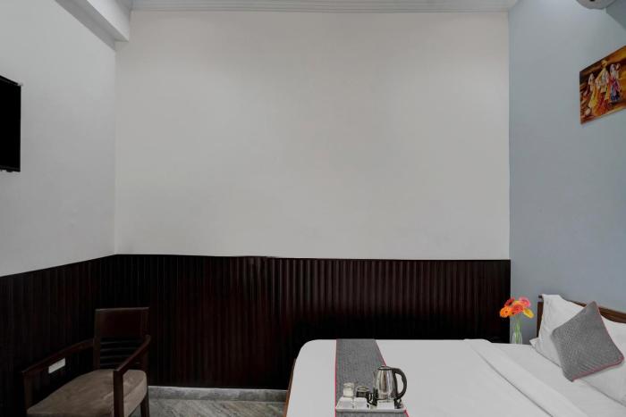 collection o samira residency near botanic garden of indian republic