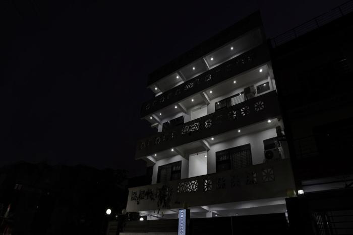 collection o samira residency near botanic garden of indian republic