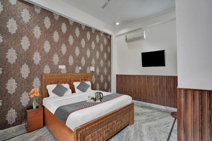 collection o samira residency near botanic garden of indian republic