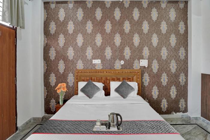 collection o samira residency near botanic garden of indian republic