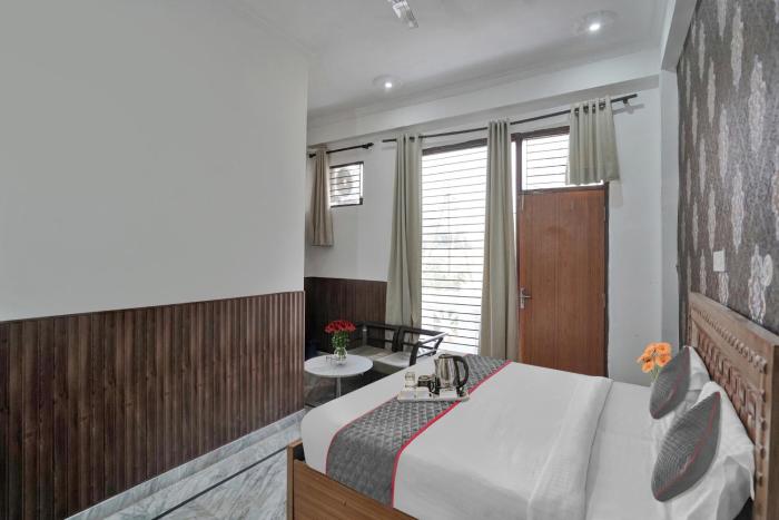 collection o samira residency near botanic garden of indian republic