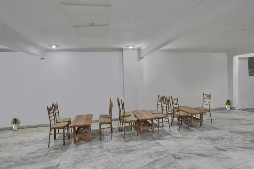 collection o samira residency near botanic garden of indian republic