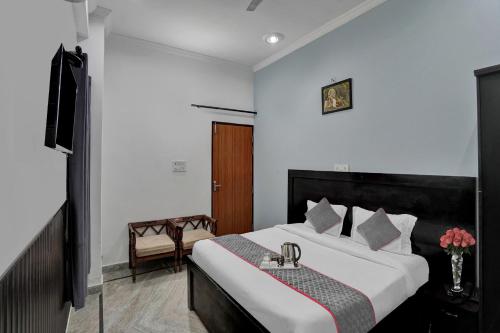 collection o samira residency near botanic garden of indian republic