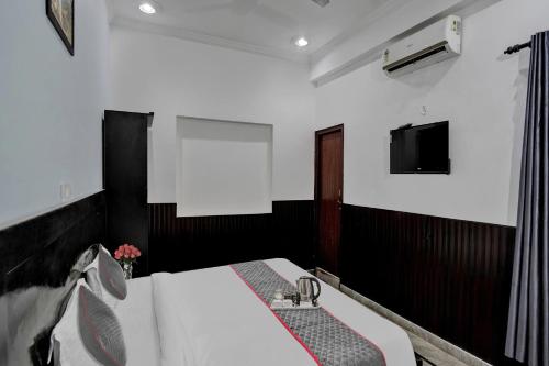 collection o samira residency near botanic garden of indian republic