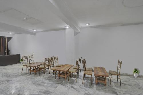 collection o samira residency near botanic garden of indian republic