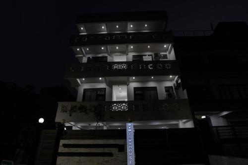 collection o samira residency near botanic garden of indian republic