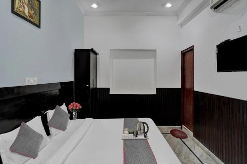 collection o samira residency near botanic garden of indian republic