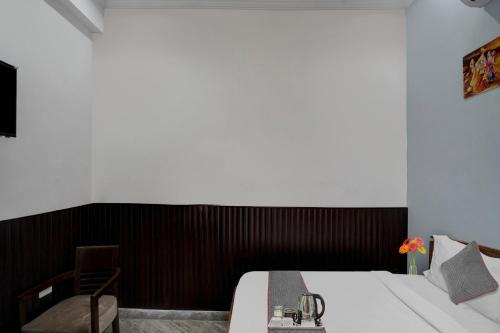 collection o samira residency near botanic garden of indian republic