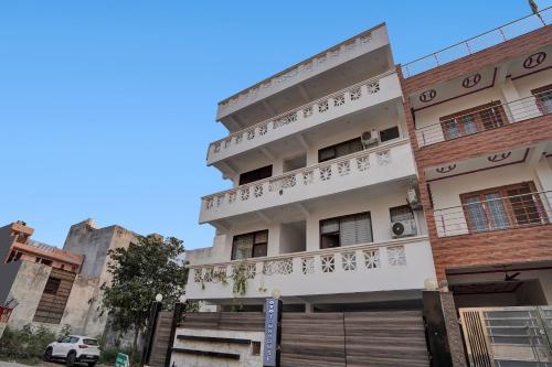 collection o samira residency near botanic garden of indian republic