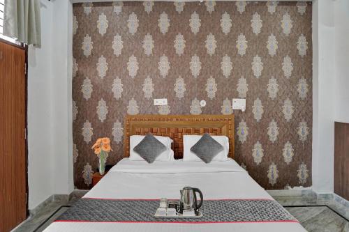 Collection O Samira Residency Near Botanic Garden Of Indian Republic,,3 star