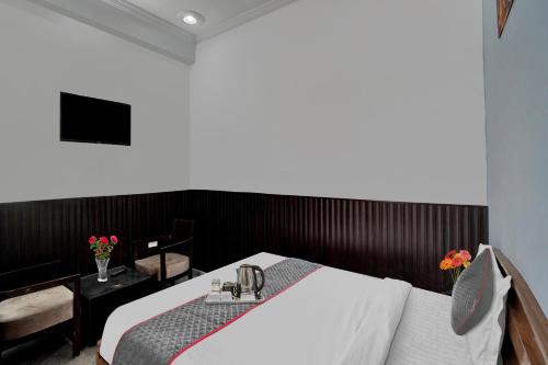 collection o samira residency near botanic garden of indian republic