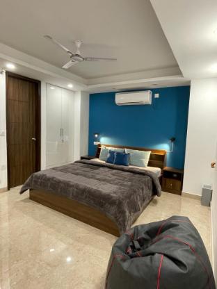 flxho uno premium private room golf course road