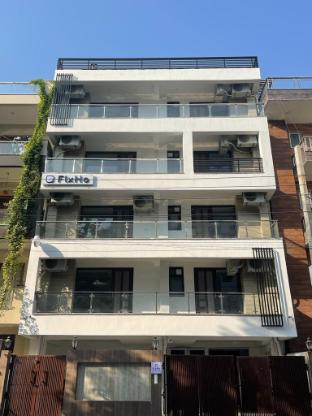 flxho uno premium private room golf course road