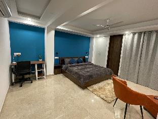 flxho uno premium private room golf course road