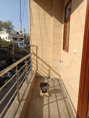 sapphire home stay nizamuddin railway station