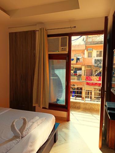 sapphire home stay nizamuddin railway station