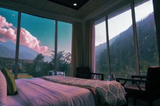 Hillarious Manali,,3 star