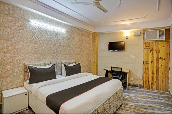 super sector 64 umen hotel nearby aadarsh pariksha kendra