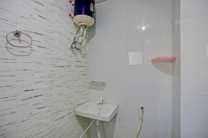 super sector 64 umen hotel nearby aadarsh pariksha kendra