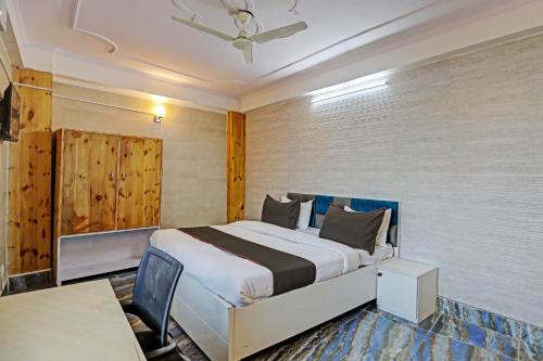 super sector 64 umen hotel nearby aadarsh pariksha kendra