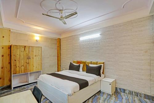 super sector 64 umen hotel nearby aadarsh pariksha kendra