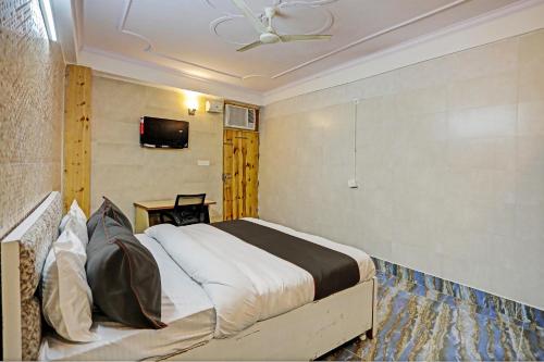 super sector 64 umen hotel nearby aadarsh pariksha kendra