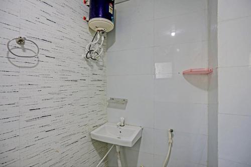 super sector 64 umen hotel nearby aadarsh pariksha kendra