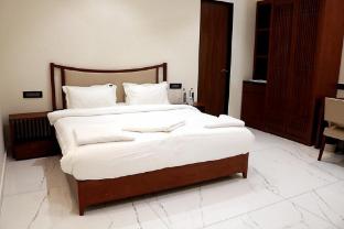 The Campollian Club,,4 star