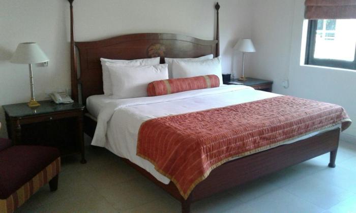 the lalit traveller khajuraho