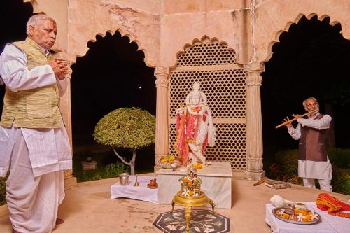 the lalit traveller khajuraho