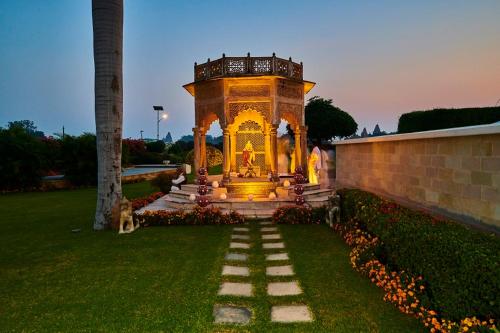 the lalit traveller khajuraho