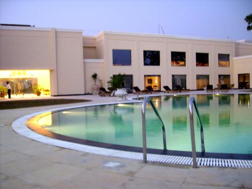 the lalit traveller khajuraho