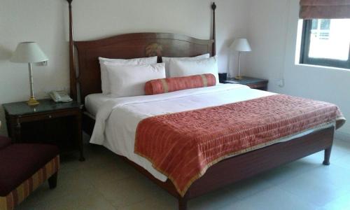 the lalit traveller khajuraho