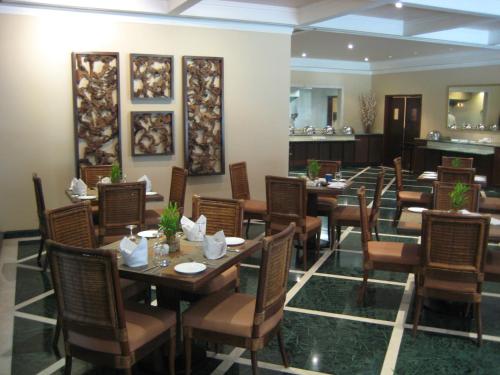 the lalit traveller khajuraho